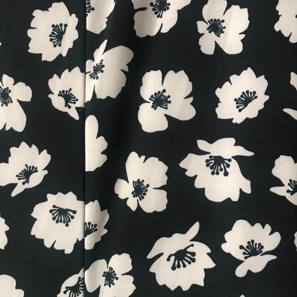 NWT Anne Klein Black w/Ivory Scattered Flowers Deep V Dress Size 14 - Picture 13 of 15